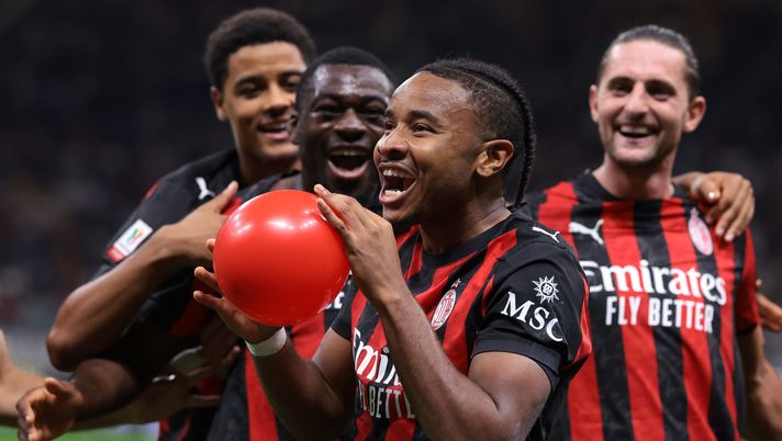 MILAN, ITALY - SEPTEMBER 23: Christopher Nkunku of AC Milan inflates a balloon as he celebrates with team mates after scoring to give the side a 2-0 lead during the Coppa Italia Frecciarossa Round of 16 match between AC Milan and US Lecce at Giuseppe Meazza Stadium on September 23, 2025 in Milan, Italy. (Photo by Jonathan Moscrop/Getty Images) Francia convocati Deschamps