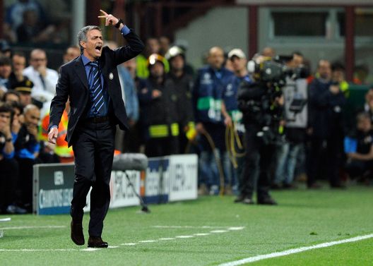 L'allenatore dell'Inter, José Mourinho. (Foto di Claudio Villa/Getty Images) La corsa di Mourinho e gli irrigatori dopo Barcellona-Inter: “Qualcosa di epico”- immagine 3