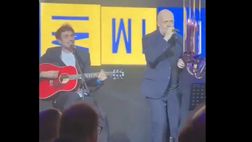 VIDEO / Festa Inter, con Max Pezzali parte il coro: “E per la gente che…”