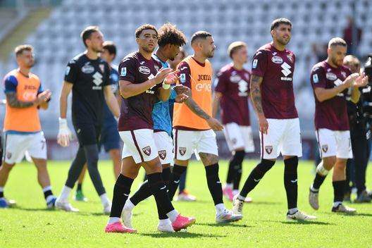TURIN, ITALY - SEPTEMBER 29: Che Adams of Torino applauds the fans after the Serie A match between Torino and SS Lazio at Stadio Olimpico di Torino on September 29, 2024 in Turin, Italy. (Photo by Valerio Pennicino/Getty Images)