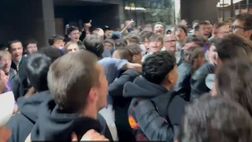 VIDEO VN – Poteva il coro contro la Juve mancare all’aeroporto? Certo che no!