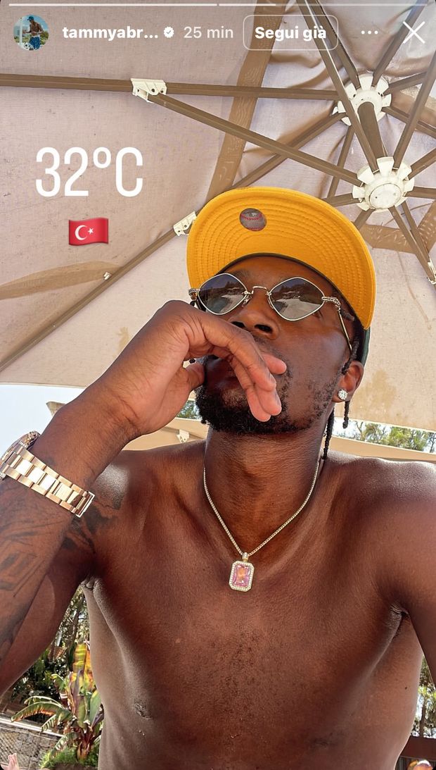 Abraham indizio social: pubblica una bandiera della Turchia – FOTO- immagine 2