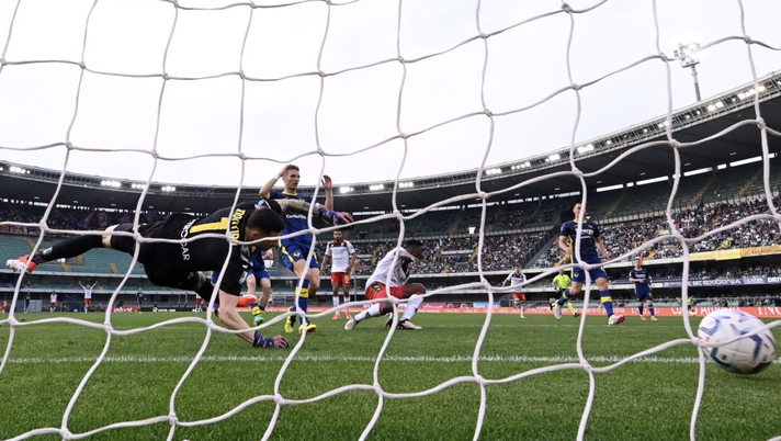 Getty Images Pagelle, Verona da mani nei capelli: in tanti dietro la lavagna - immagine 1