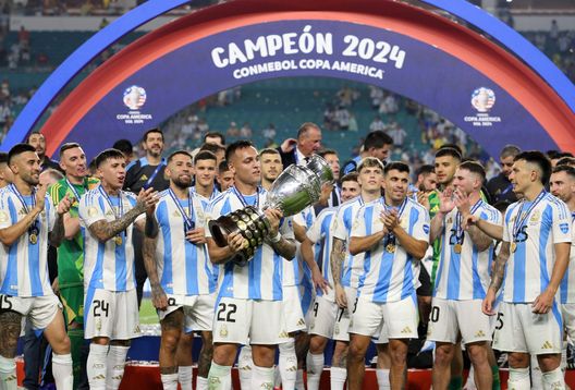 Lautaro Martinez con la Copa America vinta da protagonista la scorsa estate. (Foto tratta da profilo X @Argentina) Copa América, stilata la top 11: solo Lautaro Martínez della Serie A
