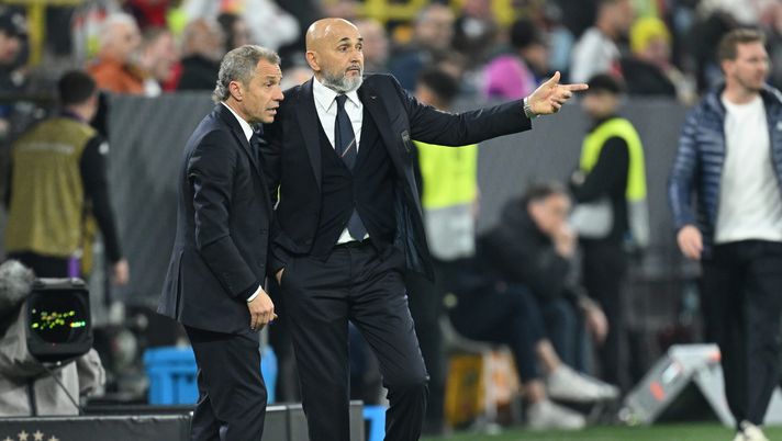 DORTMUND, GERMANY - MARCH 23: Luciano Spalletti, head coach of Italy and Salvatore Russo Technical Assistant of Italy during the UEFA Nations League Quarterfinal Leg Two match between Germany and Italy at Football Stadium Dortmund on March 23, 2025 in Dortmund, Germany. (Photo by Stuart Franklin/Getty Images) Disfatta Italia, Spalletti: “Dobbiamo migliorare, ma vado avanti con questo gruppo” - immagine 1