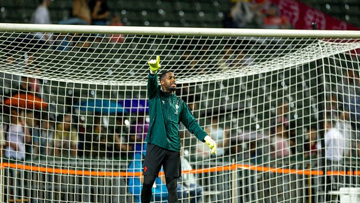 HONG KONG, CHINA - JULY 25: Goalkeeper Mike Maignan of AC Milan gestures during the AC Milan Training Session And Press Conference at the Hong Kong Stadium on July 25, 2025 in Hong Kong, China. (Photo by AC Milan/AC Milan via Getty Images)  Maignan