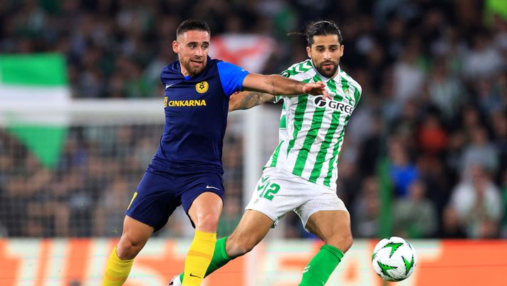 SEVILLE, SPAIN - NOVEMBER 07: Aljoša Matko of NK Celje battles for possession with Ricardo Rodriguez of Real Betis during the UEFA Conference League 2024/25 League Phase MD3 match between Real Betis Balompie and NK Celje at Estadio Benito Villamarín on November 07, 2024 in Seville, Spain. (Photo by Fran Santiago/Getty Images) ricardo rodriguez