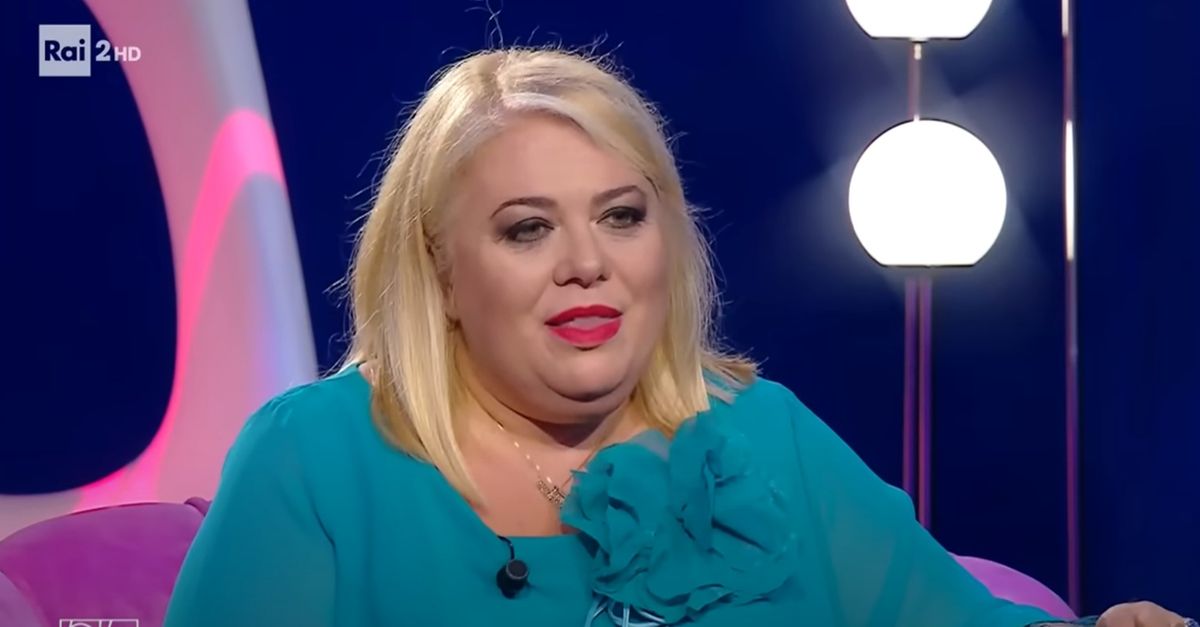 Rossella Erra: “Mi dicono balena e che sono grossa come il divano della Balivo”
