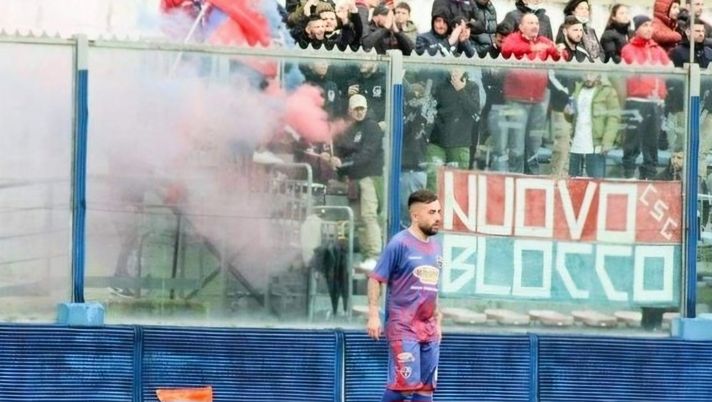 Volto coperto e tubo in campo: derby salernitano, in 6 alla sbarra - immagine 1