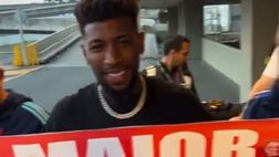 Emerson Royal atterra in Brasile: folla di tifosi del Flamengo e primi cori
