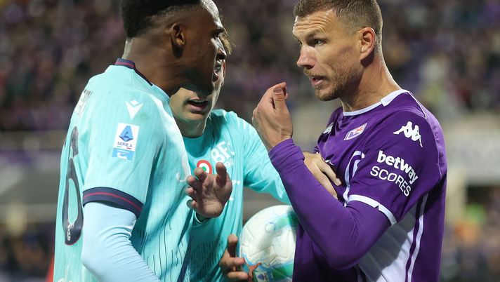 FLORENCE, ITALY - OCTOBER 26: Jhon Lucumi of Bologna FC 1909 and Edin Zdeko of ACF Fiorentina reacts during the Serie A match between ACF Fiorentina and Bologna FC 1909 at Artemio Franchi on October 26, 2025 in Florence, Italy. (Photo by Gabriele Maltinti/Getty Images) Inter-Fiorentina, pronostico marcatore: Calhanoglu la certezza ma attenzione all’ex - immagine 1