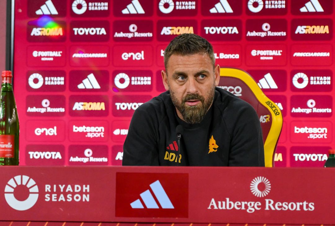 Roma, la conferenza stampa di De Rossi alla vigilia del Genoa – FOTO GALLERY - immagine 12