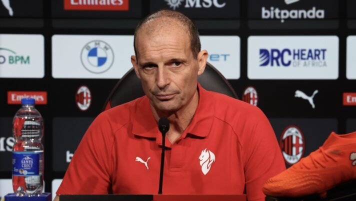 CAIRATE, ITALY - JANUARY 07: Head coach AC Milan Massimiliano Allegri speaks with the media during press conference at Milanello on January 07, 2026 in Cairate, Italy. (Photo by Claudio Villa/AC Milan via Getty Images) Allegri: “Credo che Modric andrà in panchina domani! Saelemaekers, Nkunku, Leao, Ricci, Fullkrug…” - immagine 1
