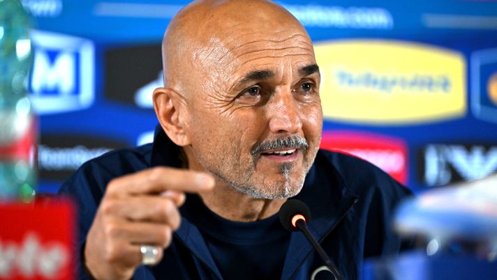 FLORENCE, ITALY - JUNE 03: Head coach of Italy Luciano Spalletti attend at press conference at Centro Tecnico Federale di Coverciano on June 03, 2024 in Florence, Italy. (Photo by Claudio Villa/Getty Images) spalletti
