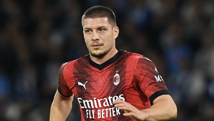 Luka Jovic (attaccante AC Milan), qui durante Napoli-Milan 2-2 (Serie A 2023-2024) | News (Getty Images) Luka Jovic AC Milan Napoli-Milan 2-2 Serie A 2023-2024