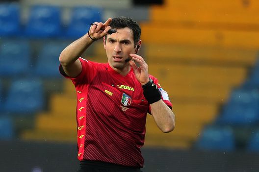 PARMA, ITALY - DECEMBER 06: Juan Luca Sacchi referee during the Serie A match between Parma Calcio and Benevento Calcio at Stadio Ennio Tardini on December 6, 2020 in Parma, Italy. (Photo by Gabriele Maltinti/Getty Images)