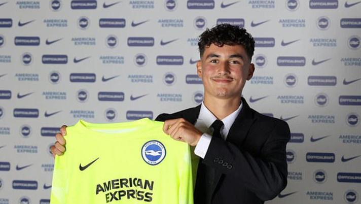 Primo contratto da professionista per il figlio di Rio Ferdinand: Lorenz ha firmato con il Brighton Primo contratto da professionista per il figlio di Rio Ferdinand: Lorenz ha firmato con il Brighton - immagine 1