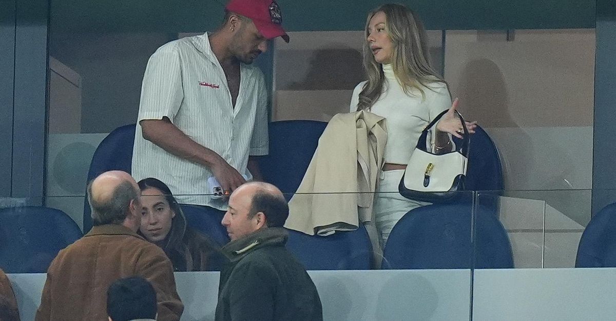 Ester Exposito non si sbilancia sul flirt con Mbappé, ma il sorriso dice tutto: “Non dirò…”