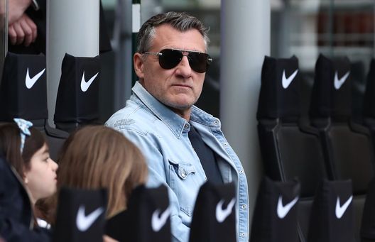 MILANO, ITALIA - 30 MARZO: L'ex giocatore Christian Vieri guarda prima della partita di Serie A tra FC Internazionale e Udinese Calcio allo Stadio Giuseppe Meazza il 30 marzo 2025 a Milano, Italia. (Foto di Marco Luzzani/Getty Images) Vieri Leotta