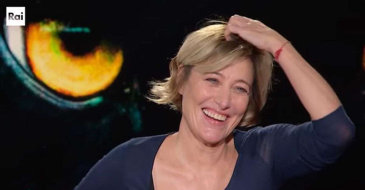 Valeria Bruni Tedeschi a Belve: “Ho provato tutte le droghe. Mia sorella Carla…”