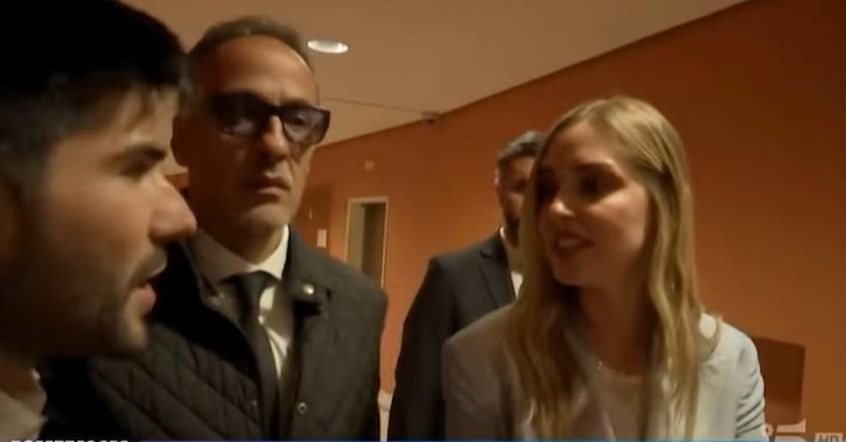 Chiara Ferragni, scontro tra le guardie del corpo e l’inviato di Pomeriggio 5 Chiara Ferragni, scontro tra le guardie del corpo e l’inviato di Pomeriggio 5
