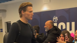 Napoli-Verona, azzurri al Maradona: danno il cinque ai piccoli tifosi IL VIDEO