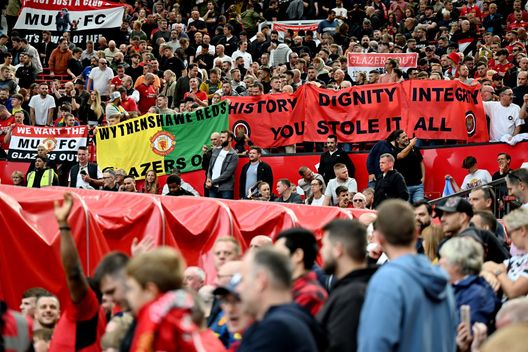 Tampa, lo striscione Glazers Out dei tifosi United insegue la famiglia anche sotto casa…- immagine 3