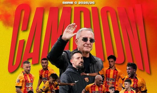 Floro Flores domina il girone di categoria e riporta il Benevento in Serie B dopo tre stagioni trascorse nella lega italiana.