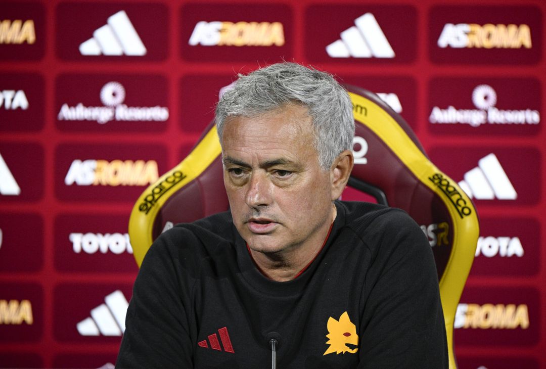 Roma, la conferenza stampa di Mourinho alla vigilia del Monza – FOTO GALLERY - immagine 8