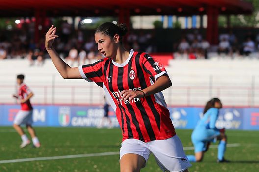 Angelica Ferranti delle AC Milan Women U15 celebra dopo aver segnato il secondo gol della sua squadra durante la finale tra AC Milan Women U15 e Juventus Women U15. (Foto di AC Milan/AC Milan via Getty Images) Angelica Ferranti