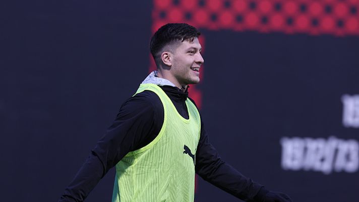CAIRATE, ITALY - JANUARY 08: Luka Jovic of AC Milan in action during AC Milan training session at Milanello on January 08, 2025 in Cairate, Italy. (Photo by Claudio Villa/AC Milan via Getty Images) Jovic, ecco Galliani: “Aspettiamo noi come aspettano tutti” - immagine 1