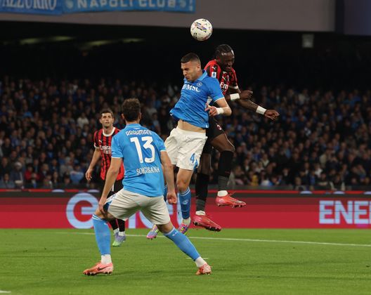 NAPLES, ITALY - MARCH 30: Tammy Abraham AC Milan competes for the ball with Alessandro Buongiorno of Napoli during the Serie A match between Napoli and AC Milan at Stadio Diego Armando Maradona on March 30, 2025 in Naples, Italy. (Photo by Claudio Villa/AC Milan via Getty Images) Ricci MIlan