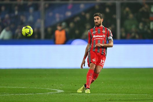 Tifoso del Venezia omaggia il Capitano della Cremonese: “Mio figlio non tiferà mai contro di lui” Tifoso del Venezia omaggia il Capitano della Cremonese: “Mio figlio non tiferà mai contro di lui” - immagine 1