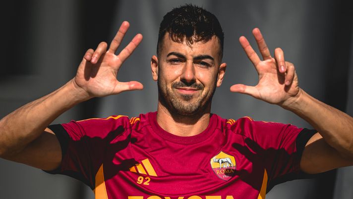ROME, ITALY - OCTOBER 27: AS Roma player Stephan El Shaarawy during a training session at Centro Sportivo Fulvio Bernardini on October 27, 2025 in Rome, Italy. (Photo by Fabio Rossi/AS Roma via Getty Images) El Shaarawy, leader silenzioso e uomo spogliatoio: ora cerca più spazio - immagine 1