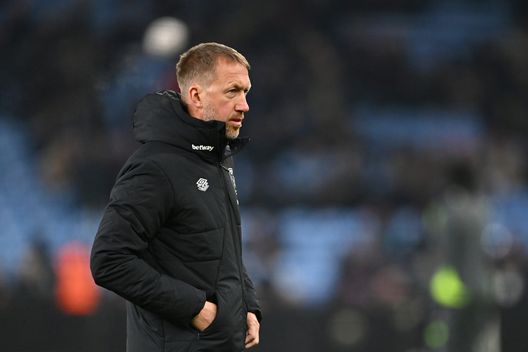 BIRMINGHAM, INGHILTERRA - 10 GENNAIO: Graham Potter, allenatore del West Ham United, osserva durante il riscaldamento prima della partita di terzo turno di Emirates FA Cup tra Aston Villa e West Ham United al Villa Park il 10 gennaio 2025 a Birmingham, Inghilterra. (Foto di Dan Mullan/Getty Images)
West Ham, Potter non fa drammi: “Orgoglioso dei miei ragazzi” - immagine 1