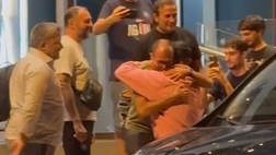 Che emozione il ritorno a casa di Elmas! Abbracci e sorrisi al Britannique