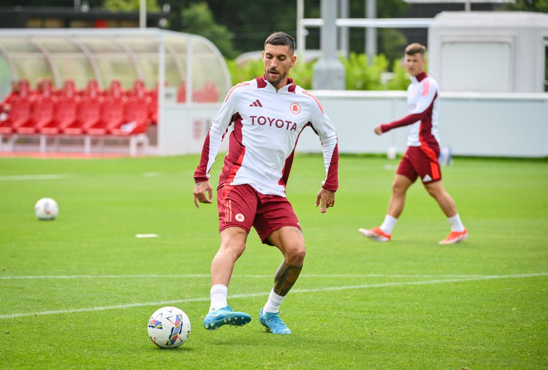 Roma, primo allenamento in Inghilterra per Dovbyk – FOTO GALLERY - immagine 24