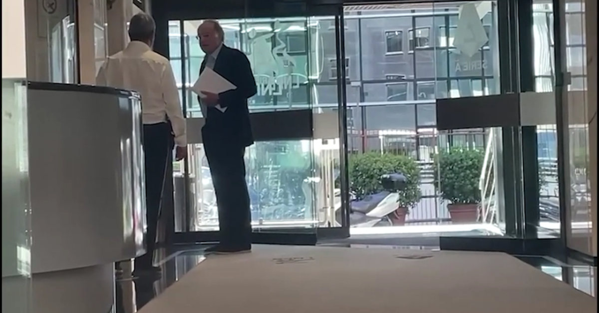 Milan, Scaroni e il dialogo rubato: “Jashari? Non vogliamo offrire troppo” | VIDEO Milan, Scaroni e il dialogo rubato: “Jashari? Non vogliamo offrire troppo” | VIDEO