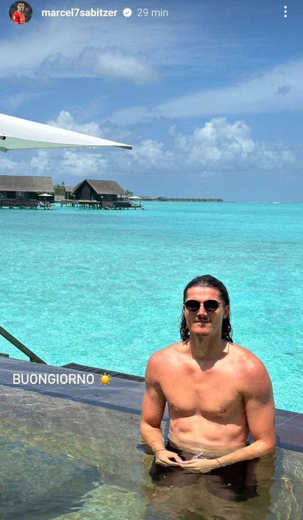 Sabitzer spiazza tutti e scrive “buongiorno” dalle Maldive. I tifosi: “Vieni a Roma”- immagine 2