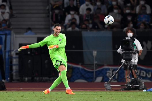 Getty Images Psg, Sergio Rico si risveglia dal coma. La moglie: “Vediamo la luce alla fine del tunnel”- immagine 2