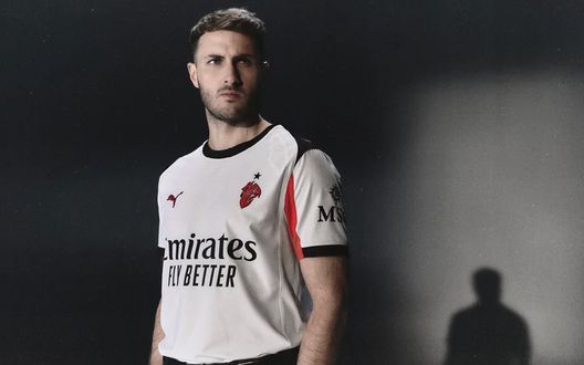 AC MILAN: MAGLIA AWAY 2025/2026: GIMENEZ maglia-away-2025-2026-kit-jersey-ufficiale-foto-immagini-prezzo-store-milan-puma-logo-