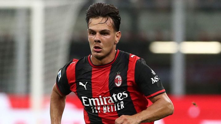 Ardon Jashari, centrocampista AC Milan, potrebbe lasciare i rossoneri nel calciomercato estivo 2026