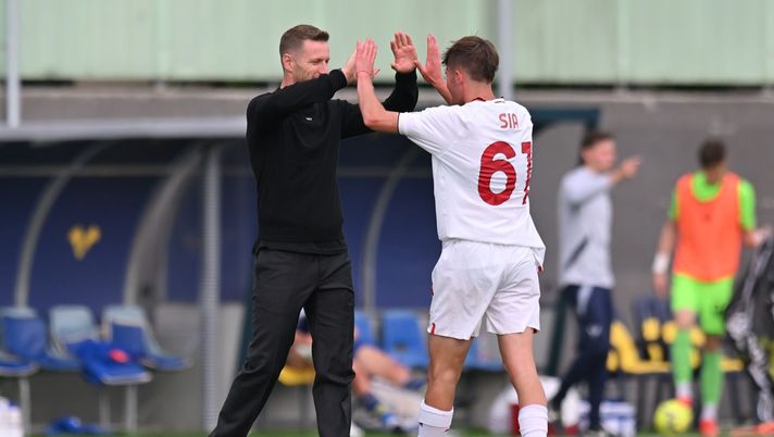 Ignazio Abate e Diego Sia, allenatore e attaccante del Milan primavera (getty images)