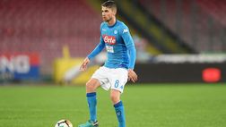 Ex Napoli, Jorginho pazzo di sua madre: scatto romantico in auto – FOTO
