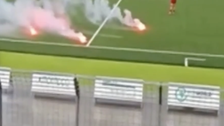 VIDEO – Protesta contro la società: in Puglia, fumogeni e bombe carta in campo