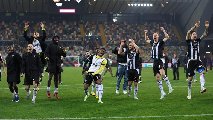 UDINE, ITALY - MARCH 02: Udinese players celebrate at the end of the Serie A match between Udinese Calcio and ACF Fiorentina at Stadio Friuli on March 02, 2026 in Udine, Italy. (Photo by Timothy Rogers/Getty Images) Udinese – Mlacic fa il punto sull’esordio: “Esordio? Una bella sensazione” - immagine 1