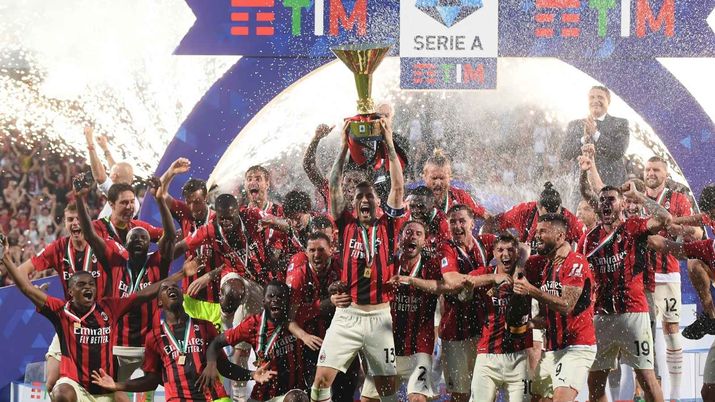 Prosegue lo smantellamento del Milan che ha vinto lo scudetto | AC Milan News e ultime notizie (Credits Getty Images) Il Milan dello scudetto 2022 non esiste più: la cessione di Leao sarebbe il colpo di grazia dopo Theo e Tonali - immagine 1