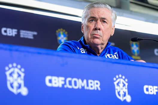 “Chi scegli tra Ronaldo e Van Basten?” Ancelotti in crisi: ecco la sua decisione finale- immagine 2