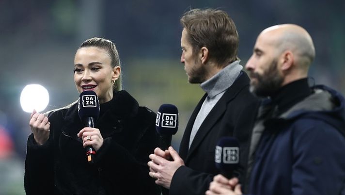 MILAN, ITALY - FEBRUARY 05: Diletta Leotta (L) of DAZN before the Serie A match between FC Internazionale and AC Milan at Stadio Giuseppe Meazza on February 05, 2022 in Milan, Italy. (Photo by Marco Luzzani/Getty Images)  Milan Inter tv