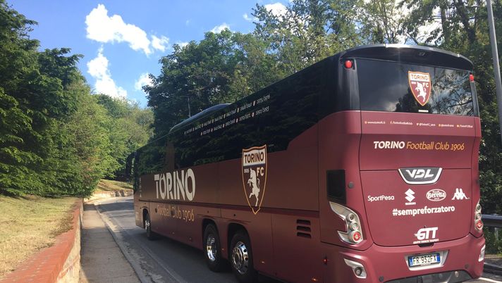 Roma-Torino, il pullman dei granata si incastra per le strade della Capitale - immagine 1